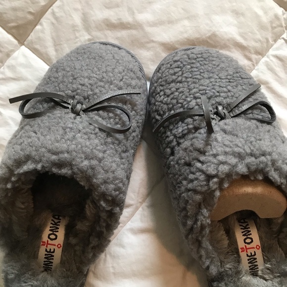 NWT NIB Minnetonka grey women’s slippers size 6 - Picture 7 of 7